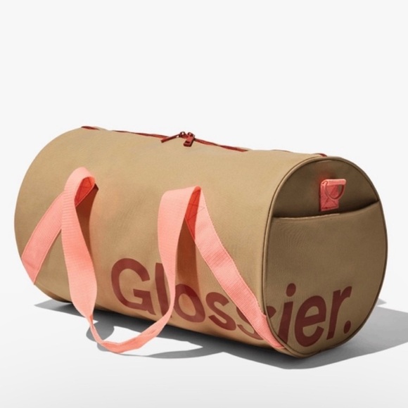 NWT Glossier Duffle Bag Sand Desert Rose Peach Straps Pocket Bag Gym Satchel - Picture 3 of 8
